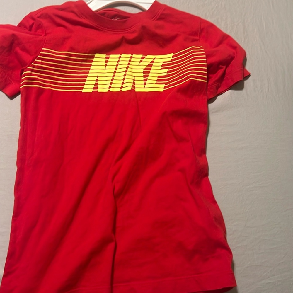 Boys medium Nike Shirt